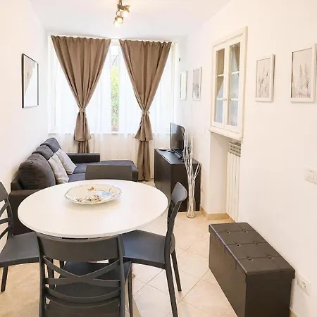 Darsena Apartman *